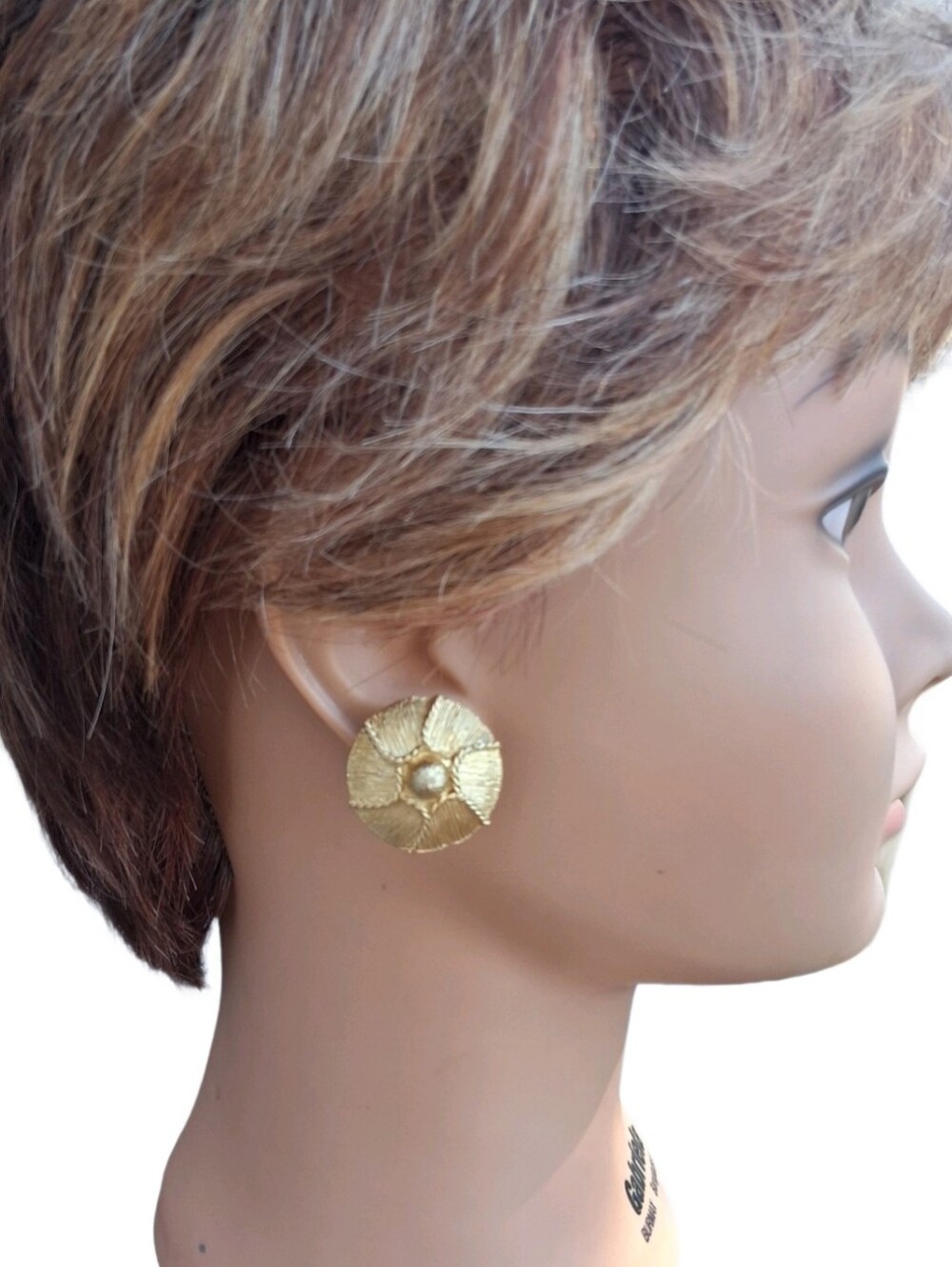 Vintage Gold Tone Textured Swirl Round Clip On Earrings Brushed Floral Button
